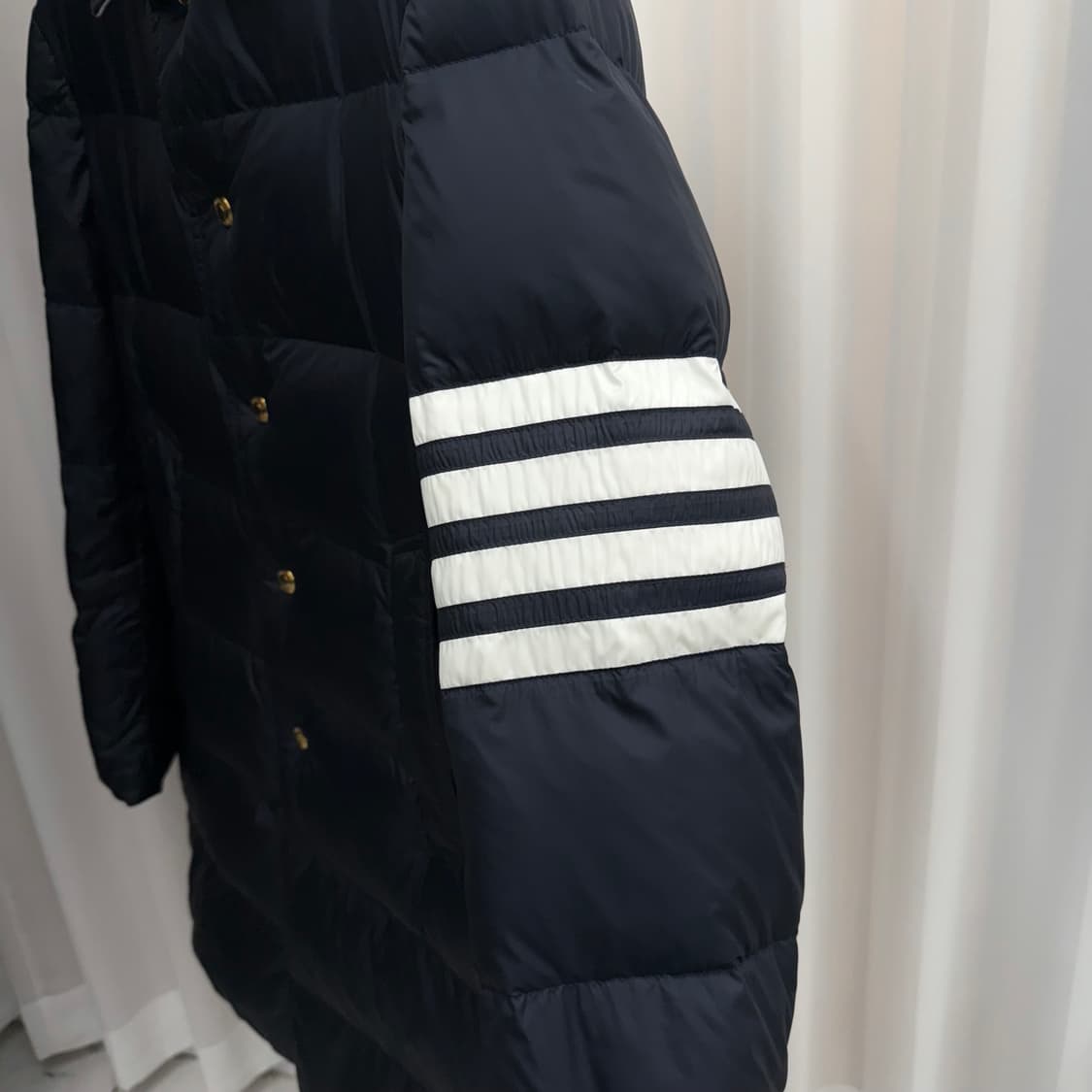 [3] 톰브라운 사선완장 금장 롱 패딩 상품이미지4
