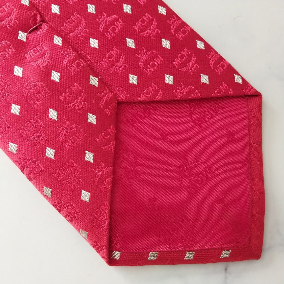 엠씨엠 실크 레드 로고 자카드 넥타이 9cm A+등급 K2083
 상품이미지7