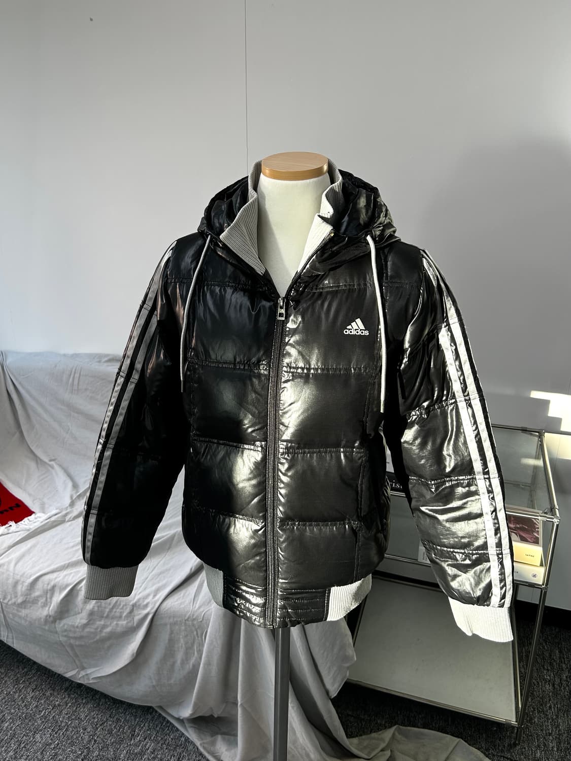아디다스 블랙 실버 덕다운 후드 자켓 패딩 XS 상품이미지2