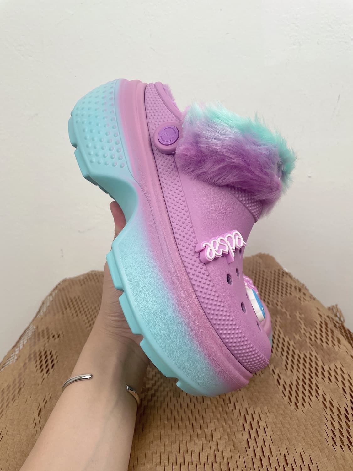 (정품/새상품) Crocs 크록스 X 에스파 공용 스톰프 라인드 멀티 상품이미지2