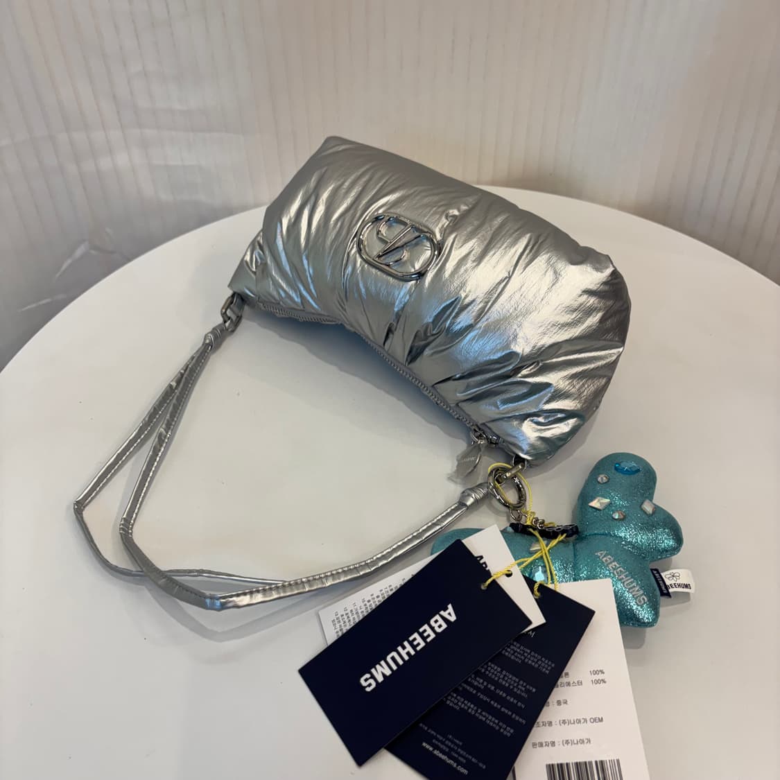 정품 어비험즈 글로시 숄더백     상품이미지7