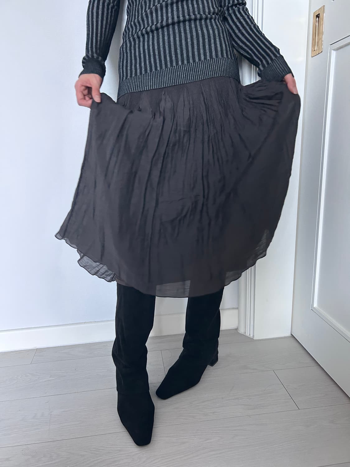 Noir Crinkled Midi Skirt / 빈티지 미디 스커트 상품이미지4