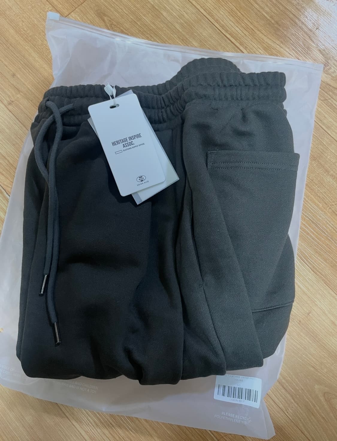 유니온블루 투턱 외이드 스웻팬츠 카키 상품이미지4