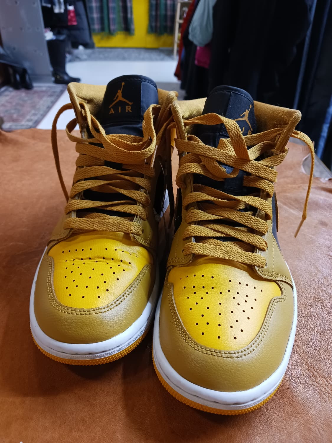 나이키 에어조던 우먼스 1미드 처트니 상품이미지1