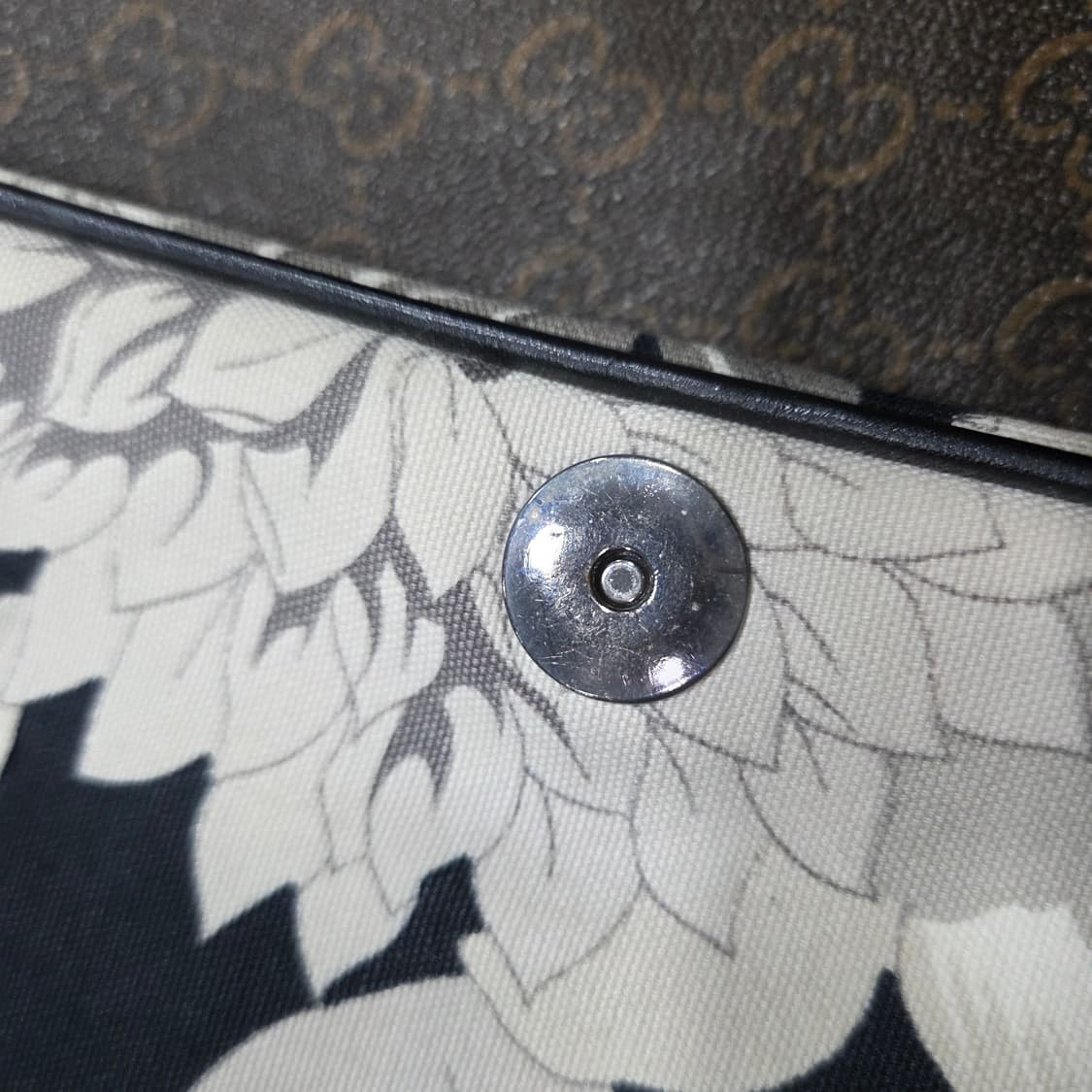 버버리 플라워 미니 클러치 상품이미지5