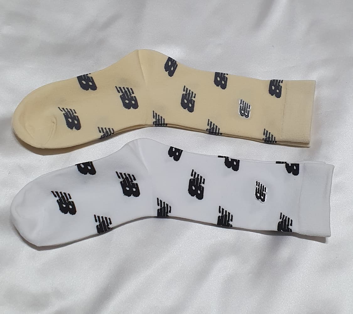 베이지 화이트 레터링 패턴 뉴발란스 양말  상품이미지1