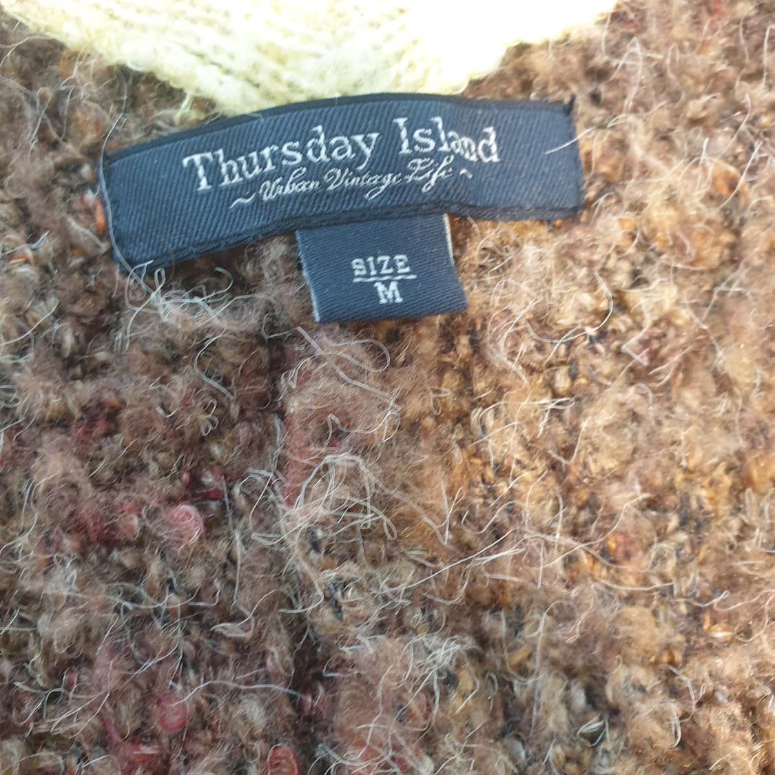 써스데이아일랜드 브라운 부클 숏 가디건 상품이미지5