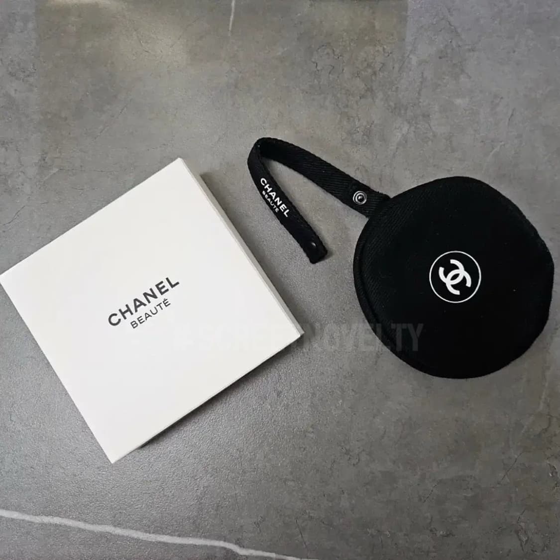 샤넬뷰티  블랙원형 미니파우치 동전지갑 스트랩  상품이미지2