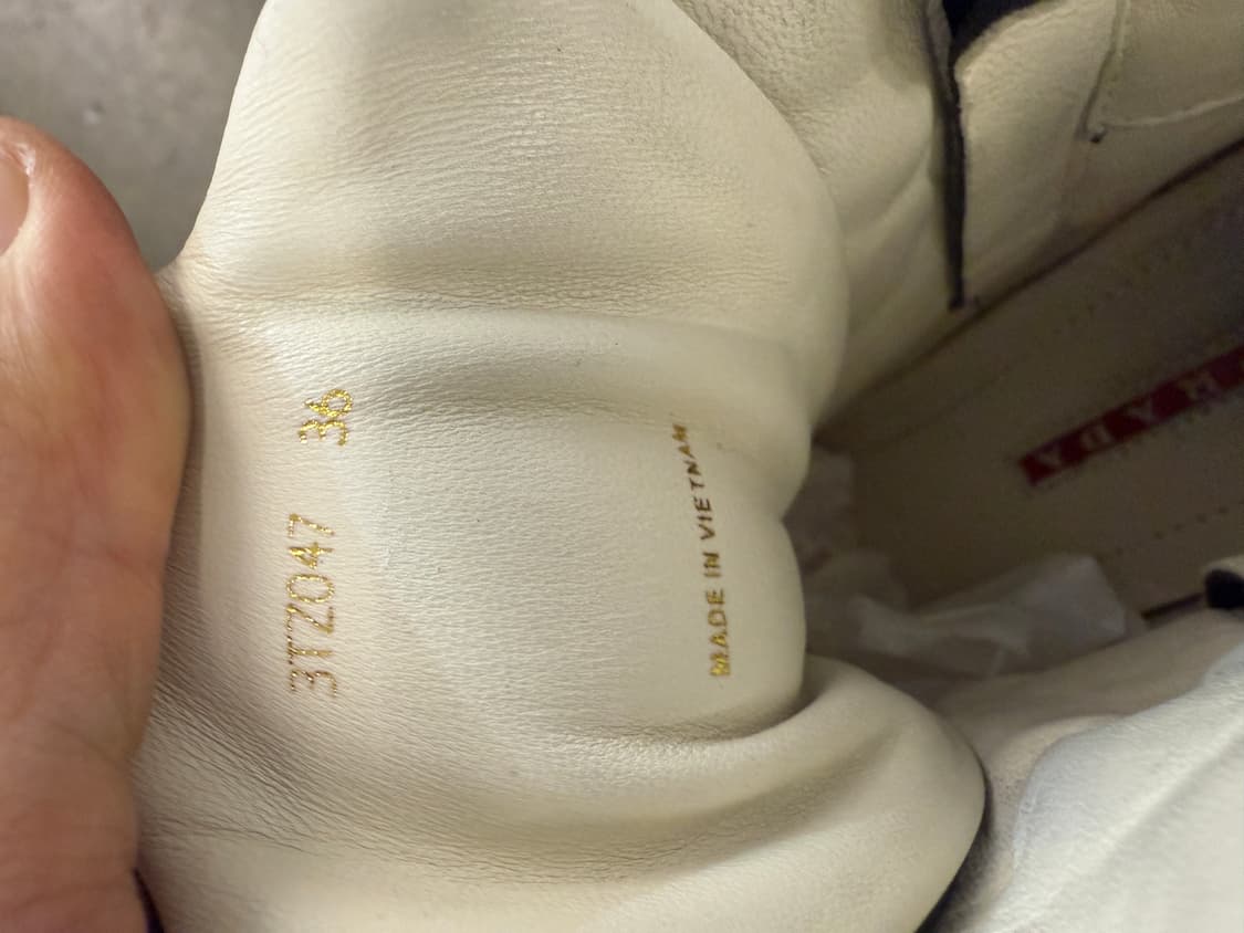 프라다 정품 네이비 블루 스웨이드 하이탑 스니커 36 상품이미지5