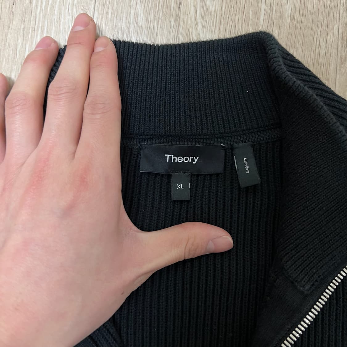 띠어리 남성 미니멀 블랙 니트집업 XL/105  상품이미지4