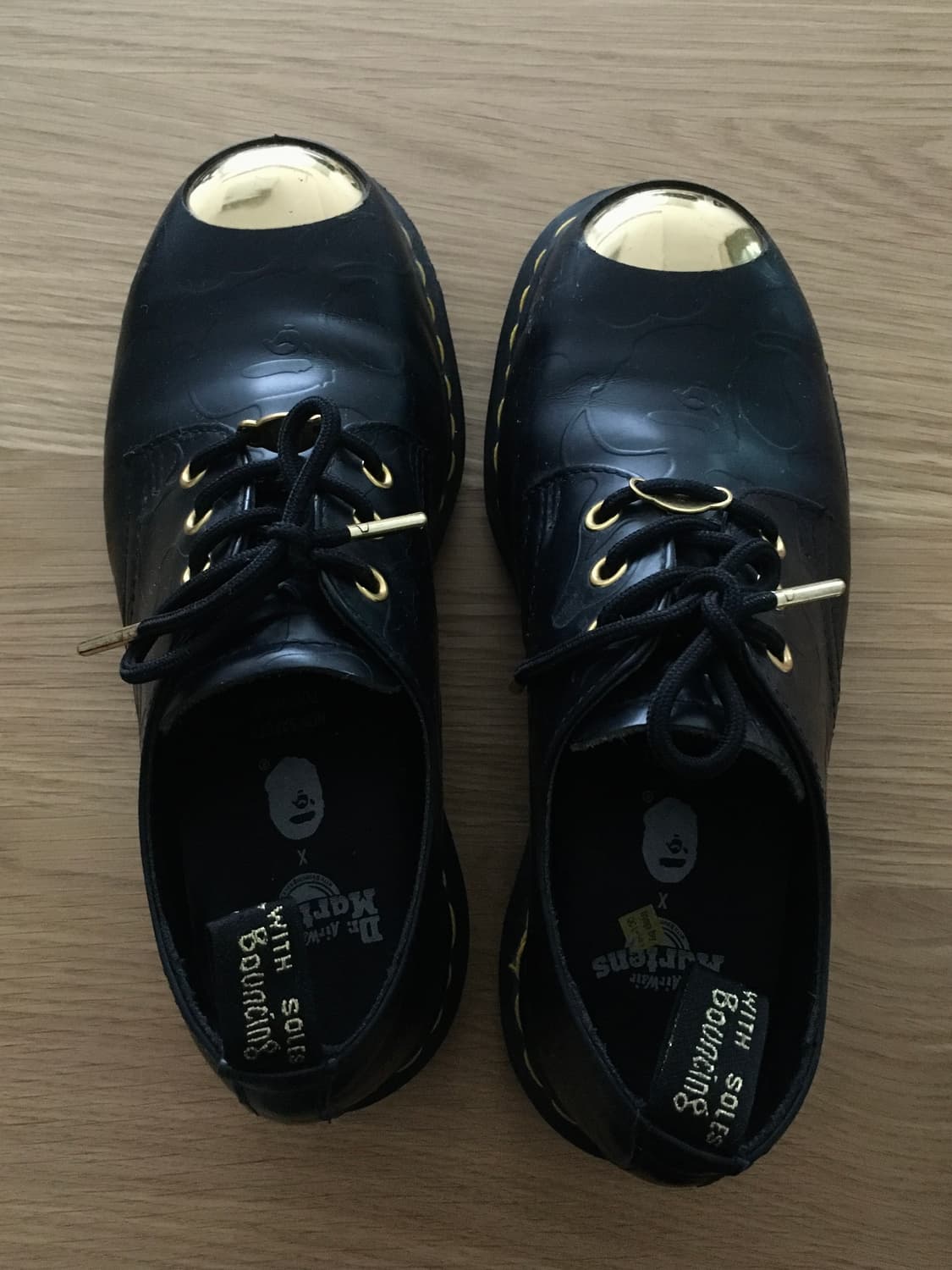 베이프 x 닥터마틴 콜라보 금장스틸토 38사이즈  상품이미지3