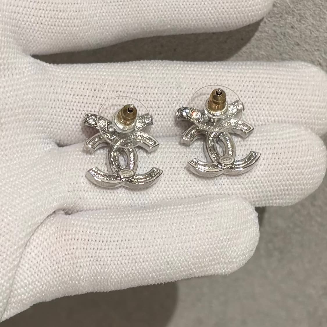S OS사이즈 샤넬 CC로고 크리스탈 리본 귀걸이 실버 상품이미지3