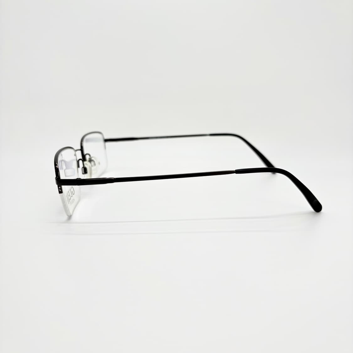 GUESS 게스 블랙 티타늄 반무테 상품이미지4