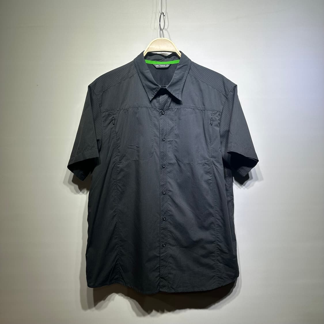 아크테릭스 반팔 셔츠 판매합니다 상품이미지1