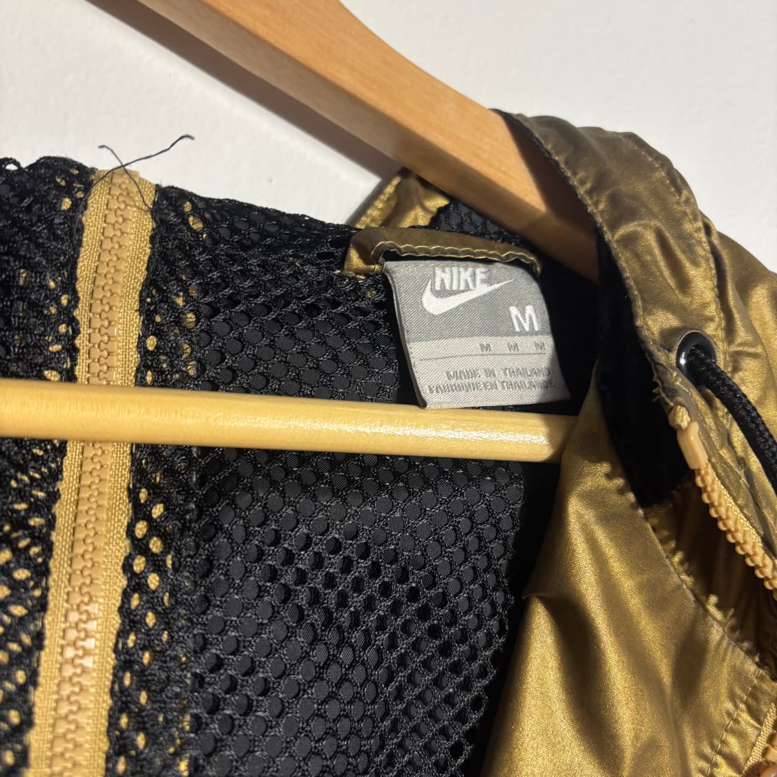 나이키 골드 후드 윈드브레이커 자켓 (무료배송) 상품이미지3