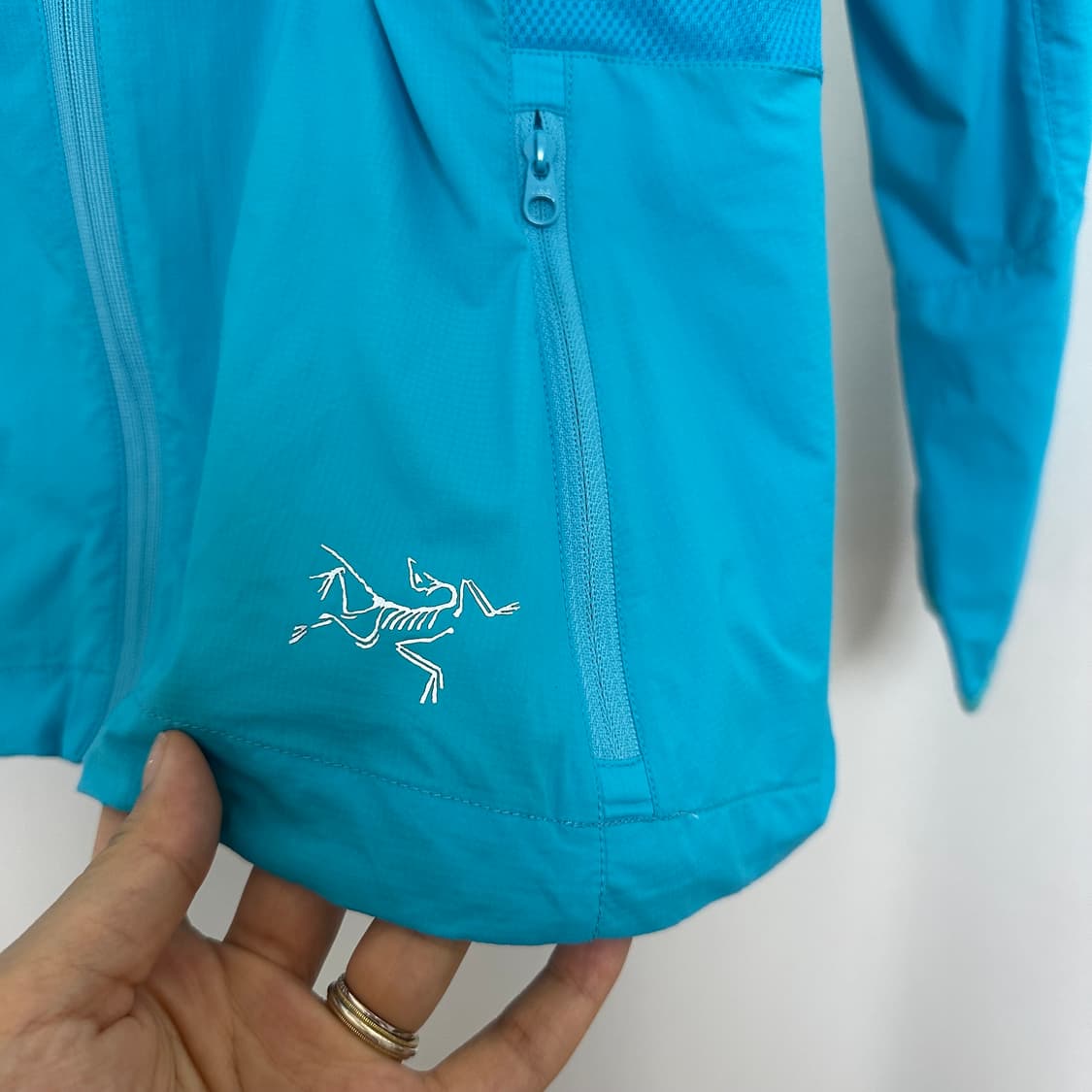  아크테릭스 여성 얇은 바람막이 XS   EU  상품이미지5