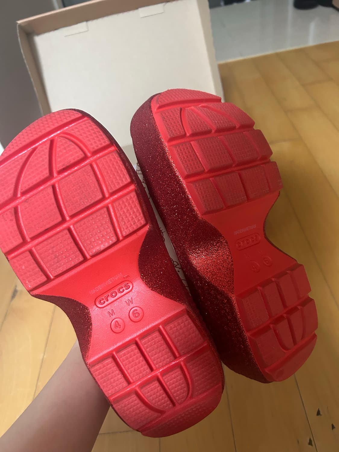 크록스 헬로키티 스톰프 슬라이드 화이트/레드 230 상품이미지4