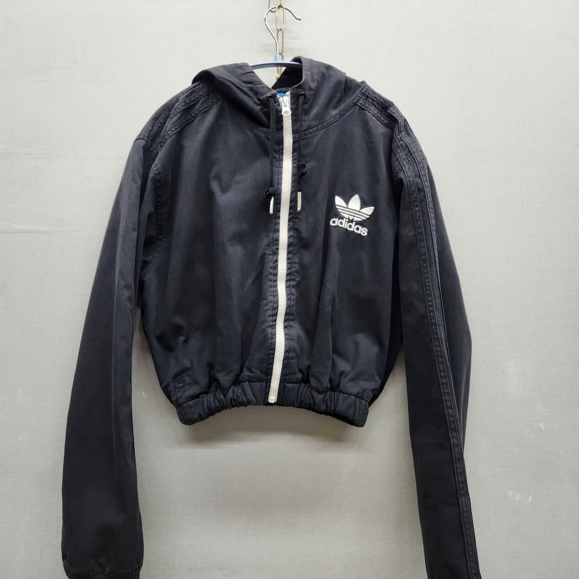 아디다스 백 빅로고 크롭 후드 삼선 바람막이 자켓 L(L) 상품이미지1