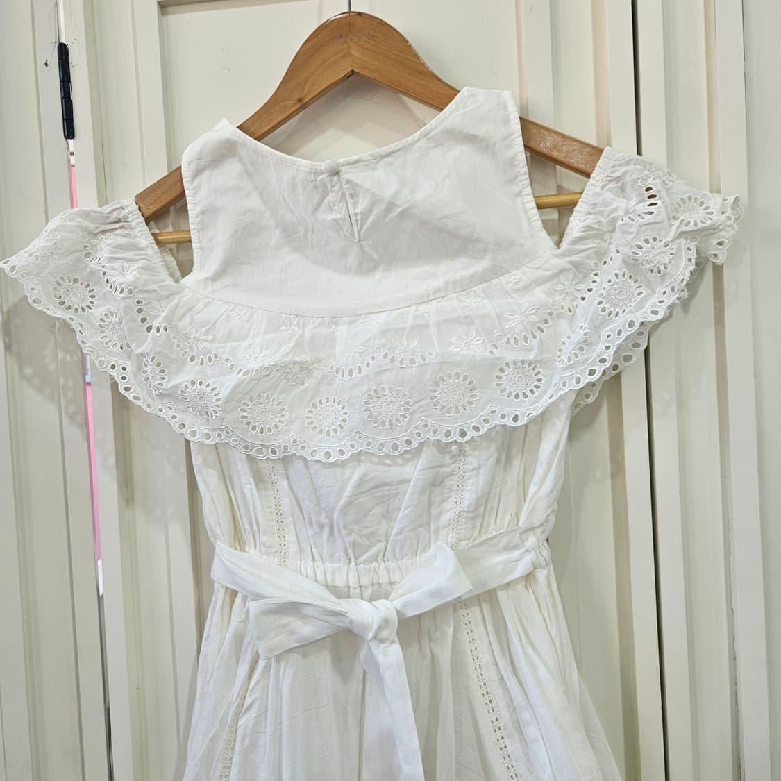 화이트 펀칭 레이스 오프숄더 원피스 상품이미지7