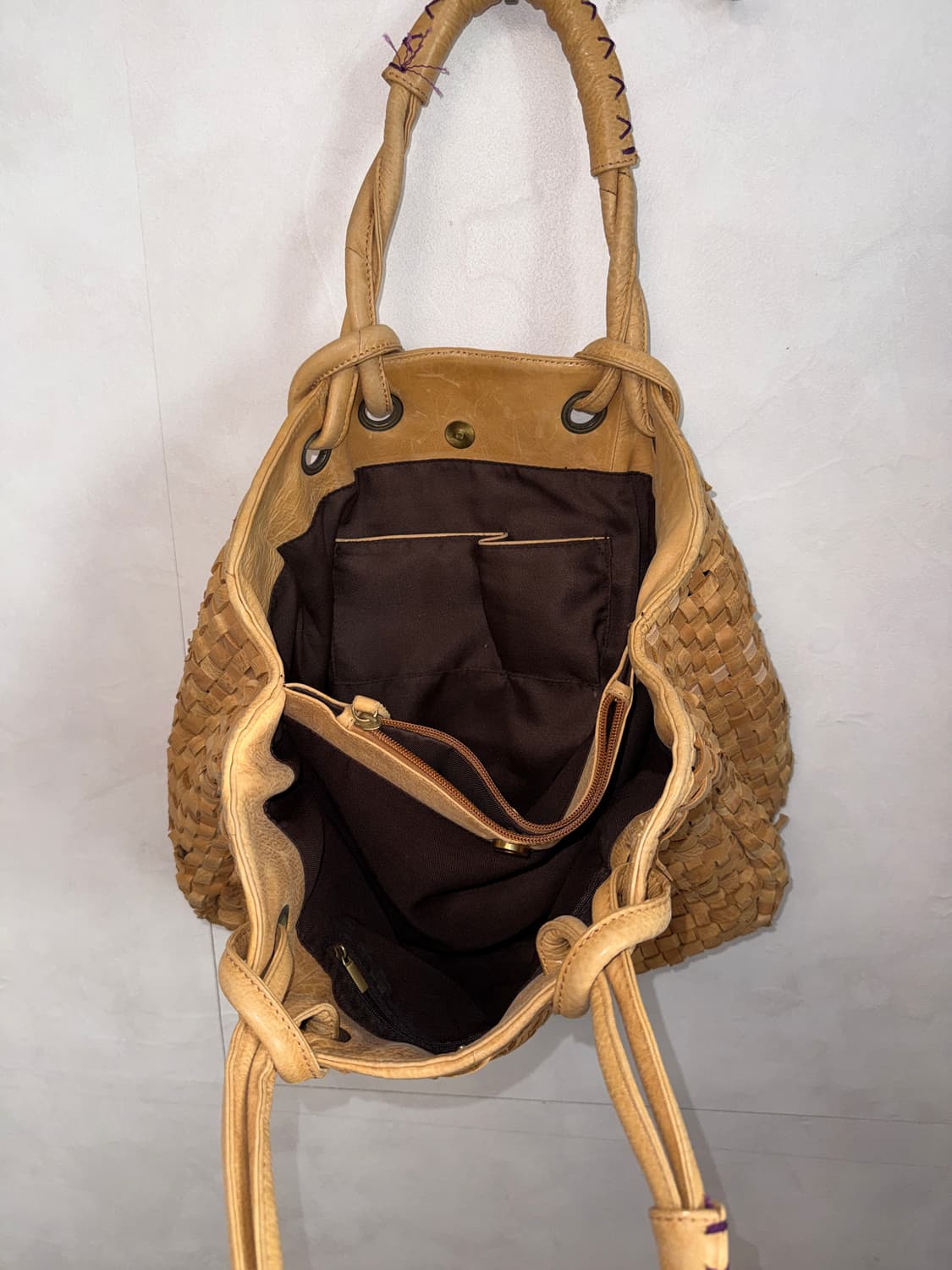Beige brown woven leather tote bag 상품이미지4