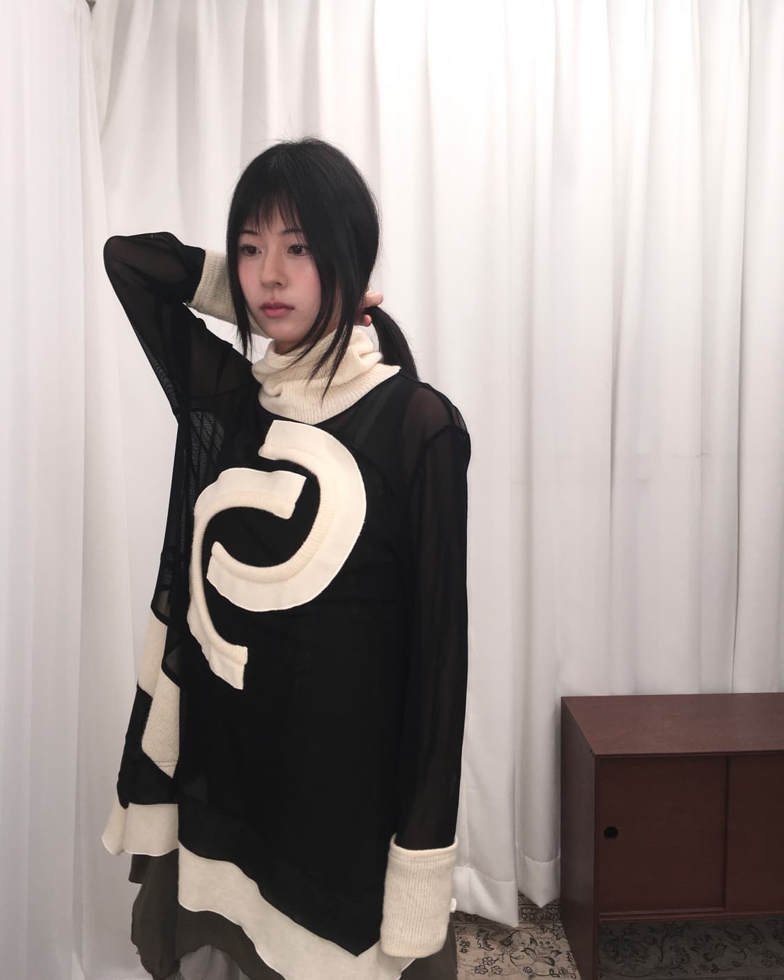 블랙 시스루 하이넥 니트 상품이미지1