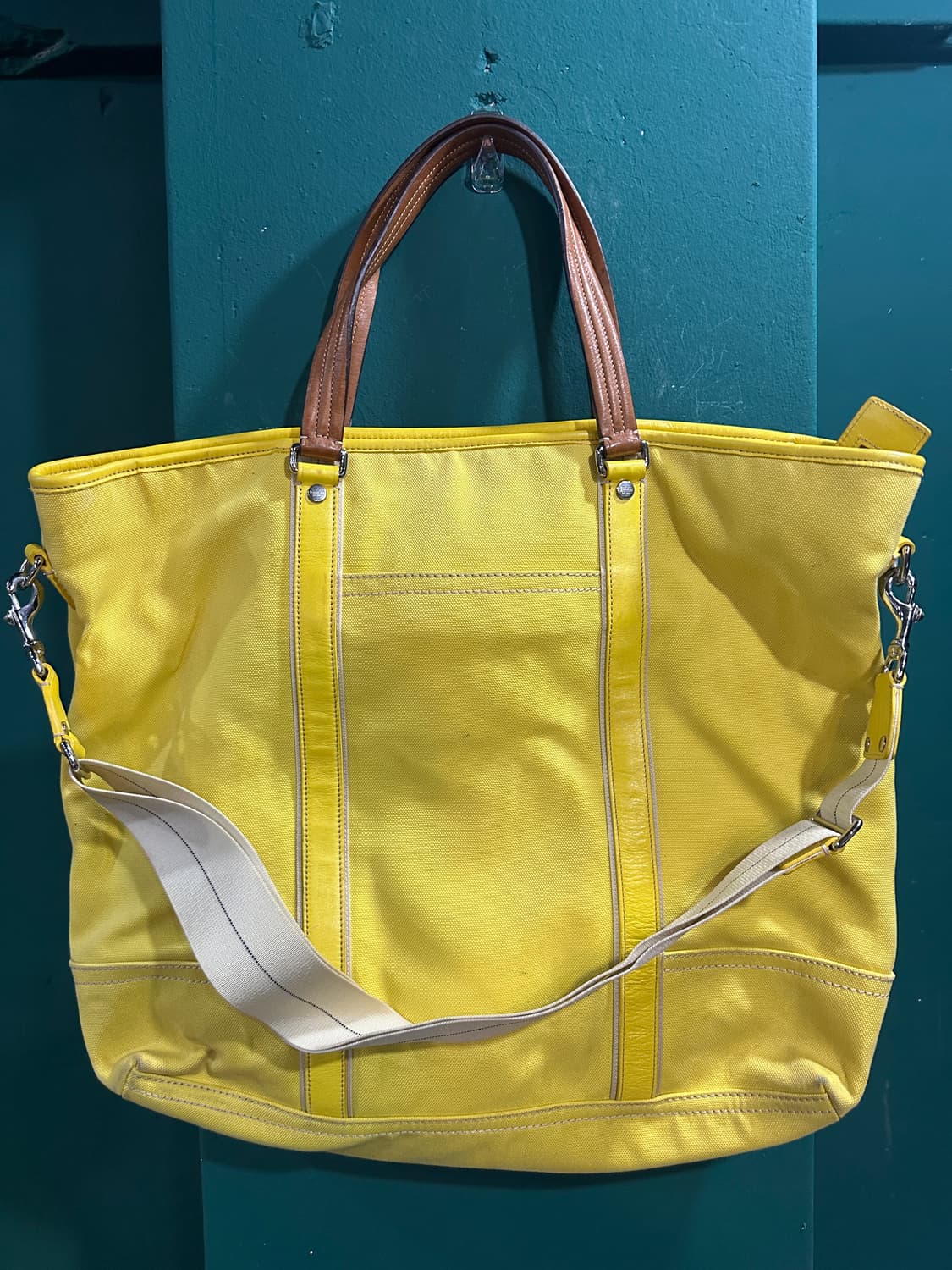 코치 빅 캔버스 토드크로스백 옐로우 상품이미지4