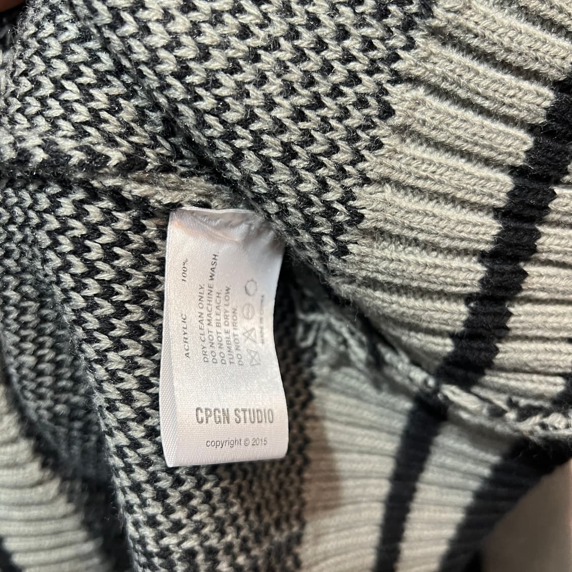 꼼파뇨 니트집업 상품이미지4