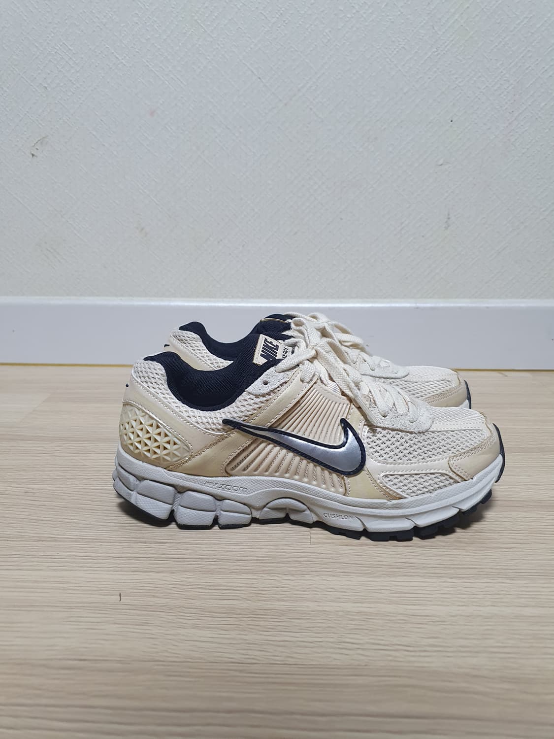 나이키 줌 보메로5 운동화 245 상품이미지1