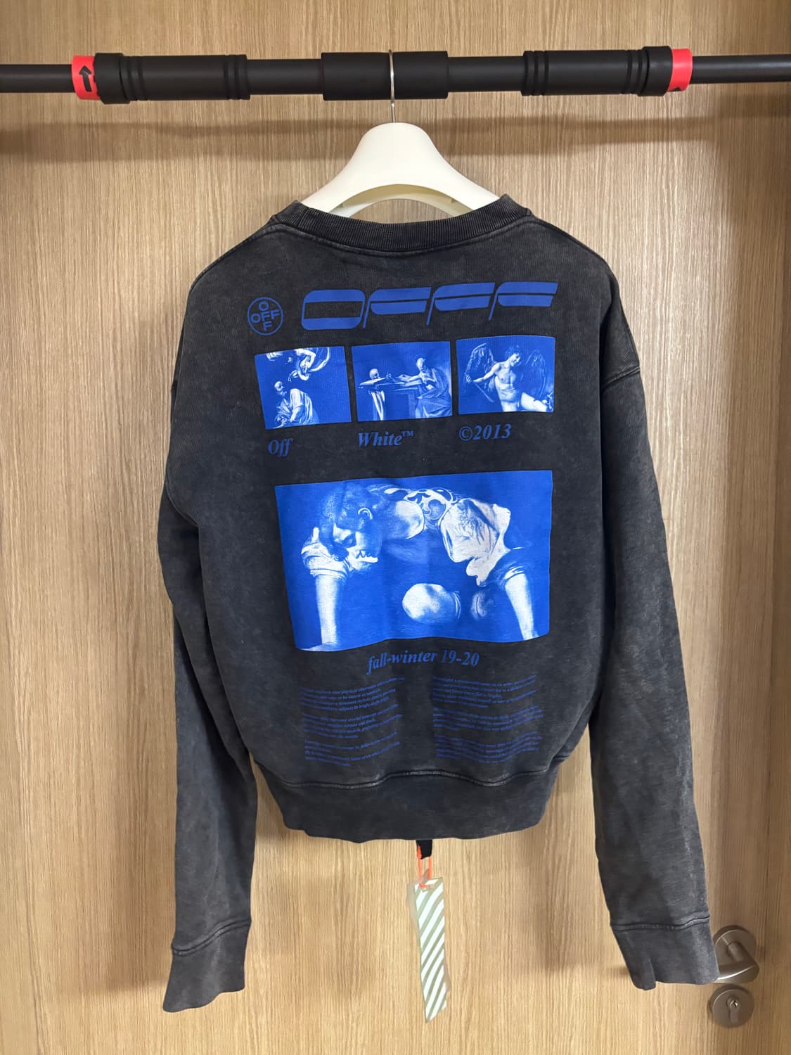 오프화이트 카라바지오 맨투맨 19FW 상품이미지2