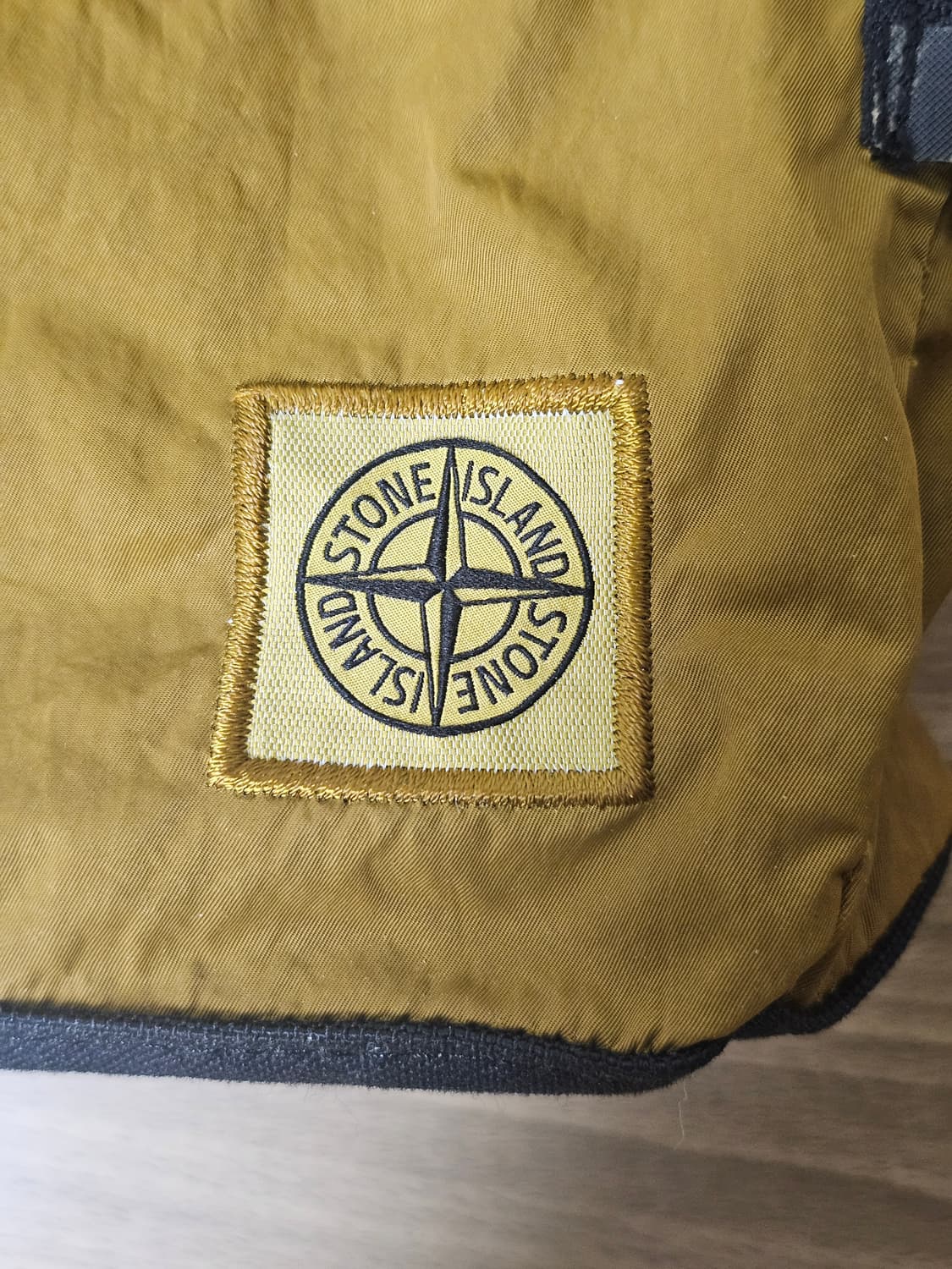 스톤아일랜드 슬링백 상품이미지2