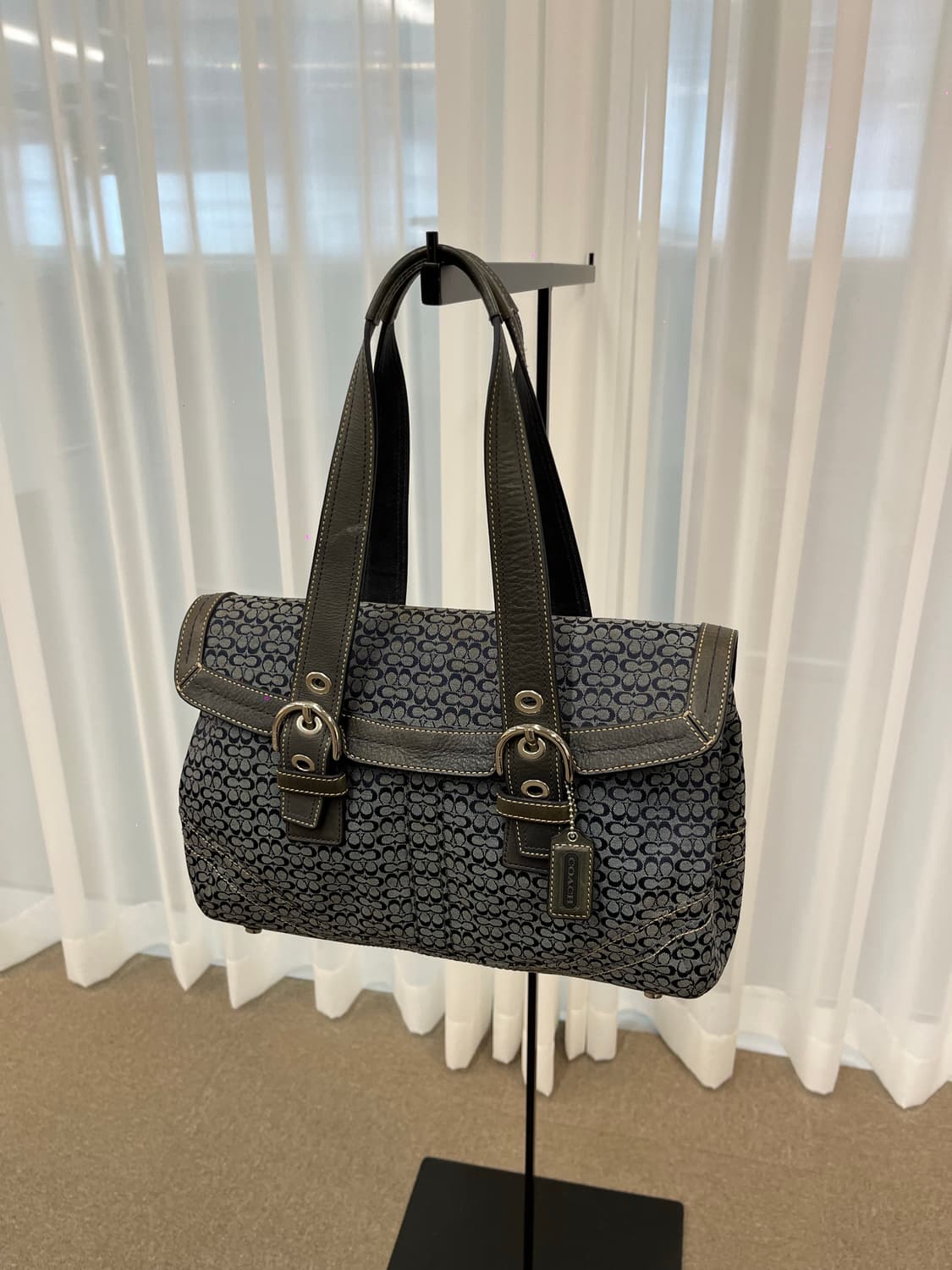 Coach Gray & Navy Shoulder Bag 상품이미지2