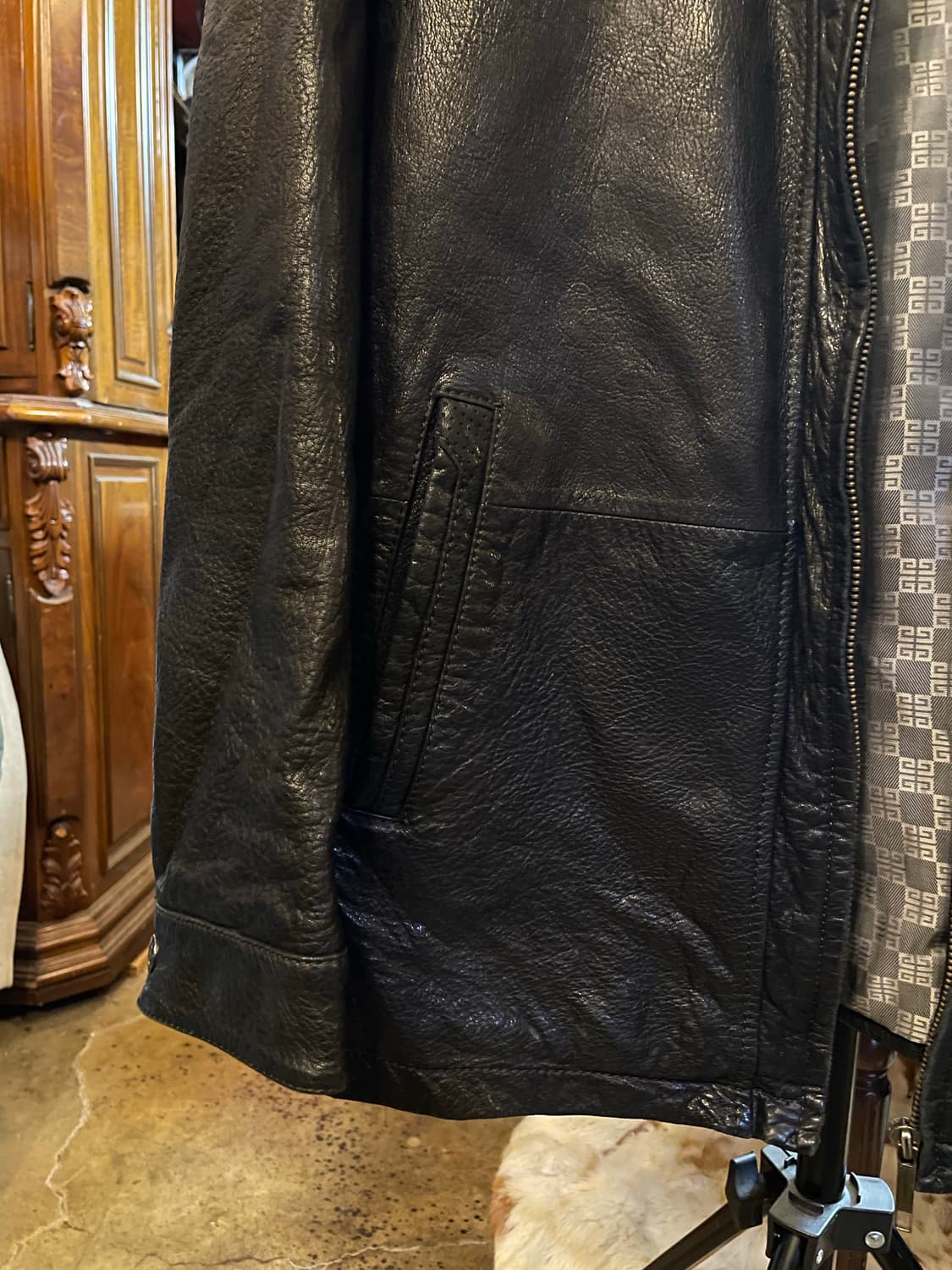 지방시 하프넥 펀칭디테일 양가죽 자켓 블랙 상품이미지4