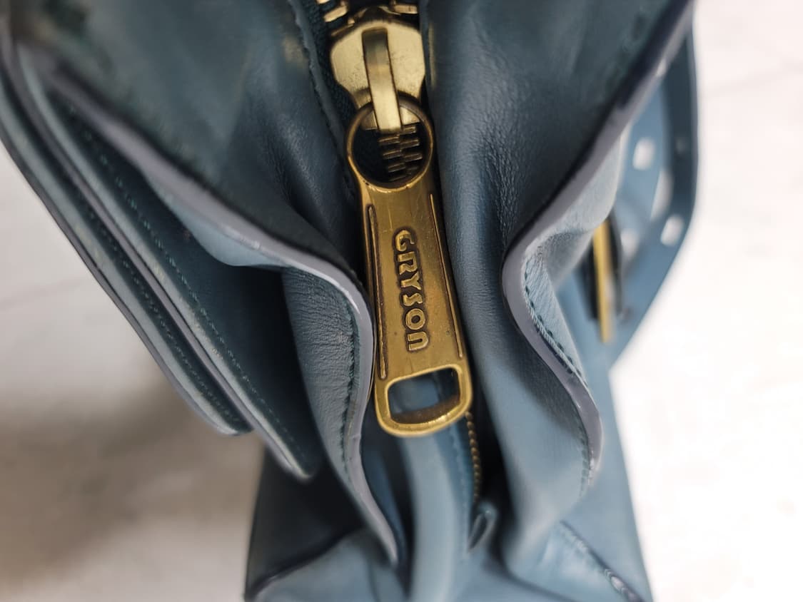 조이그라이슨 나오미 크로스백 진한하늘색

 상품이미지8