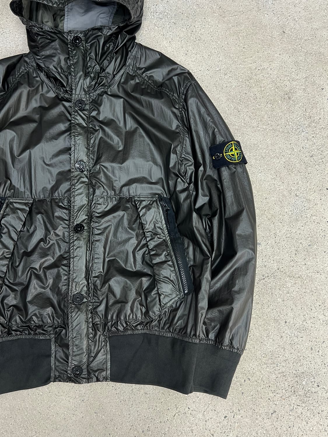 스톤아일랜드 와펜 다크 카키 글래스 후드 자켓 상품이미지4