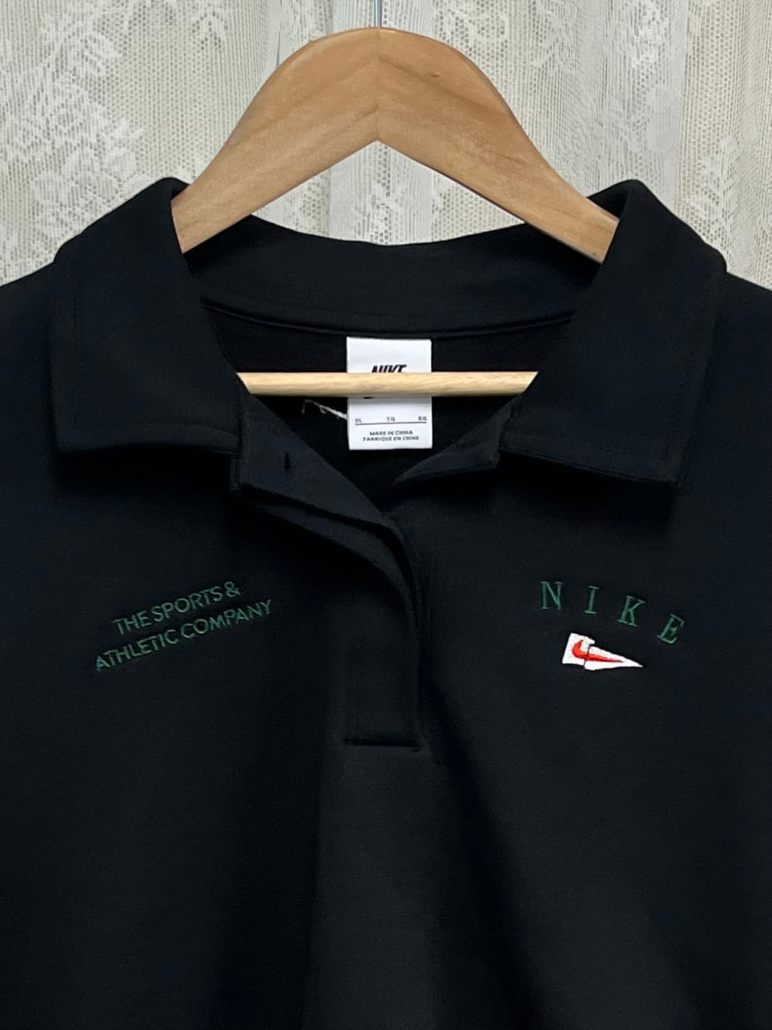 XL) 나이키 한정 크롭 폴로 맨투맨 블랙 상품이미지3