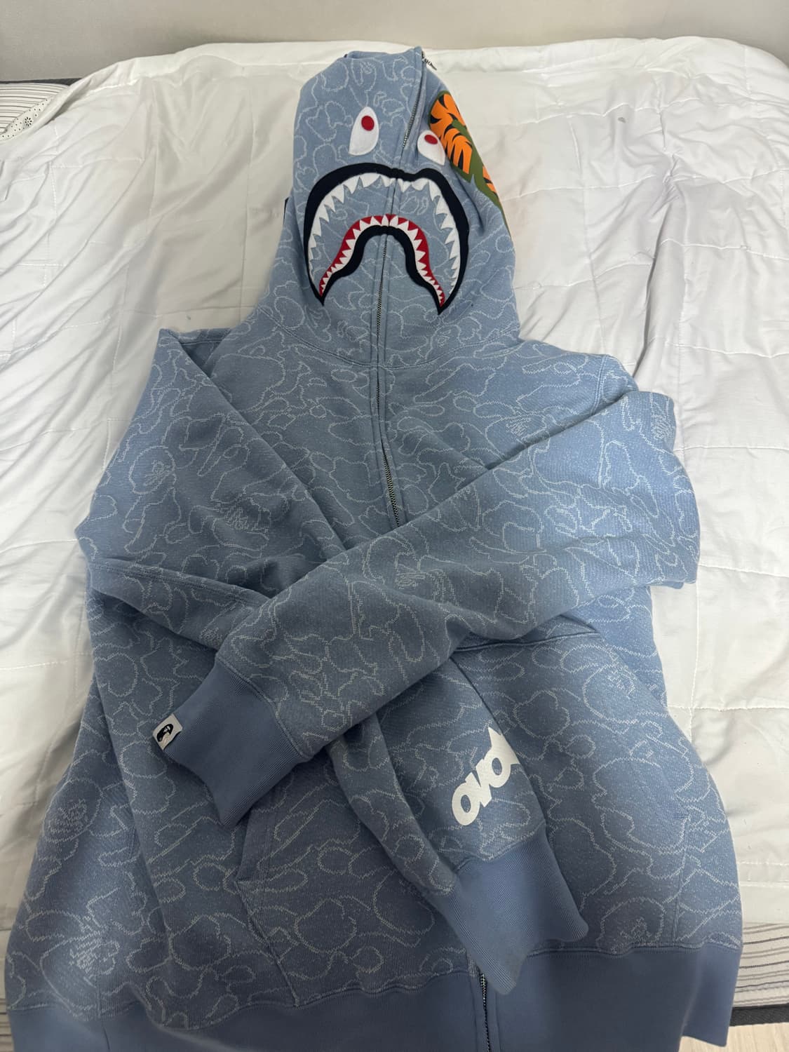 베이프 x OVO 퍼스트 카모 자카드 샤크 풀 집 후드 라이트인디고 상품이미지3