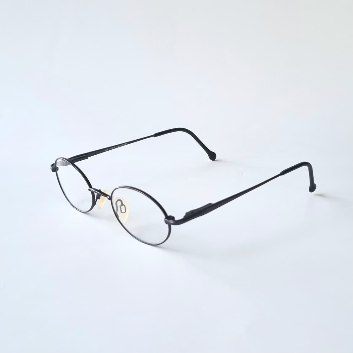 데드스탁 미니멀 오벌 슬림 메탈 안경테 774 상품이미지4