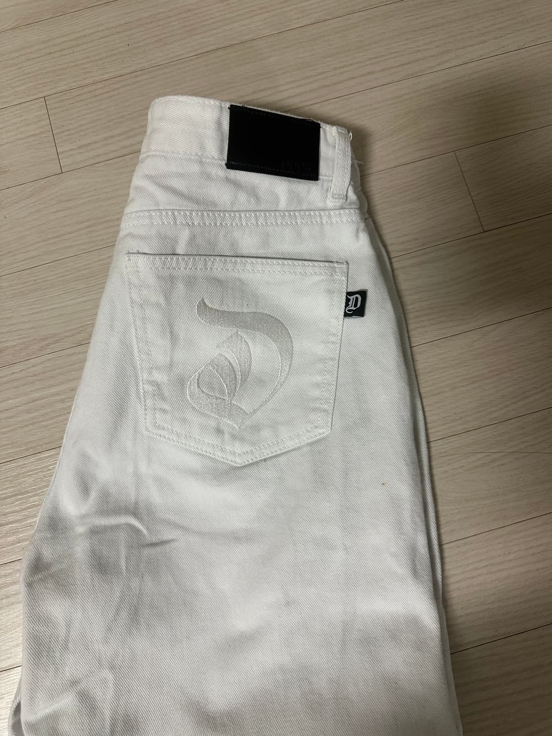 ODOR 화이트 코튼 커브드 팬츠 상품이미지1