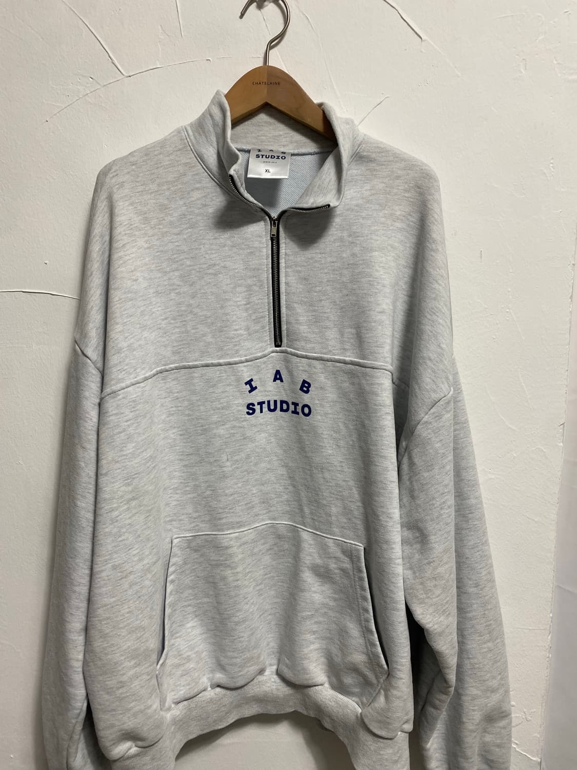 아이앱스튜디오 그레이 반집업  상품이미지1