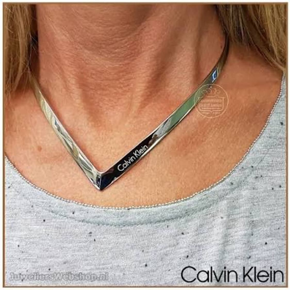 캘빈클라인 아웃라인 네크리스 뱅글초커 폴리쉬드 실버 유광브이 희귀 목걸이 상품이미지8