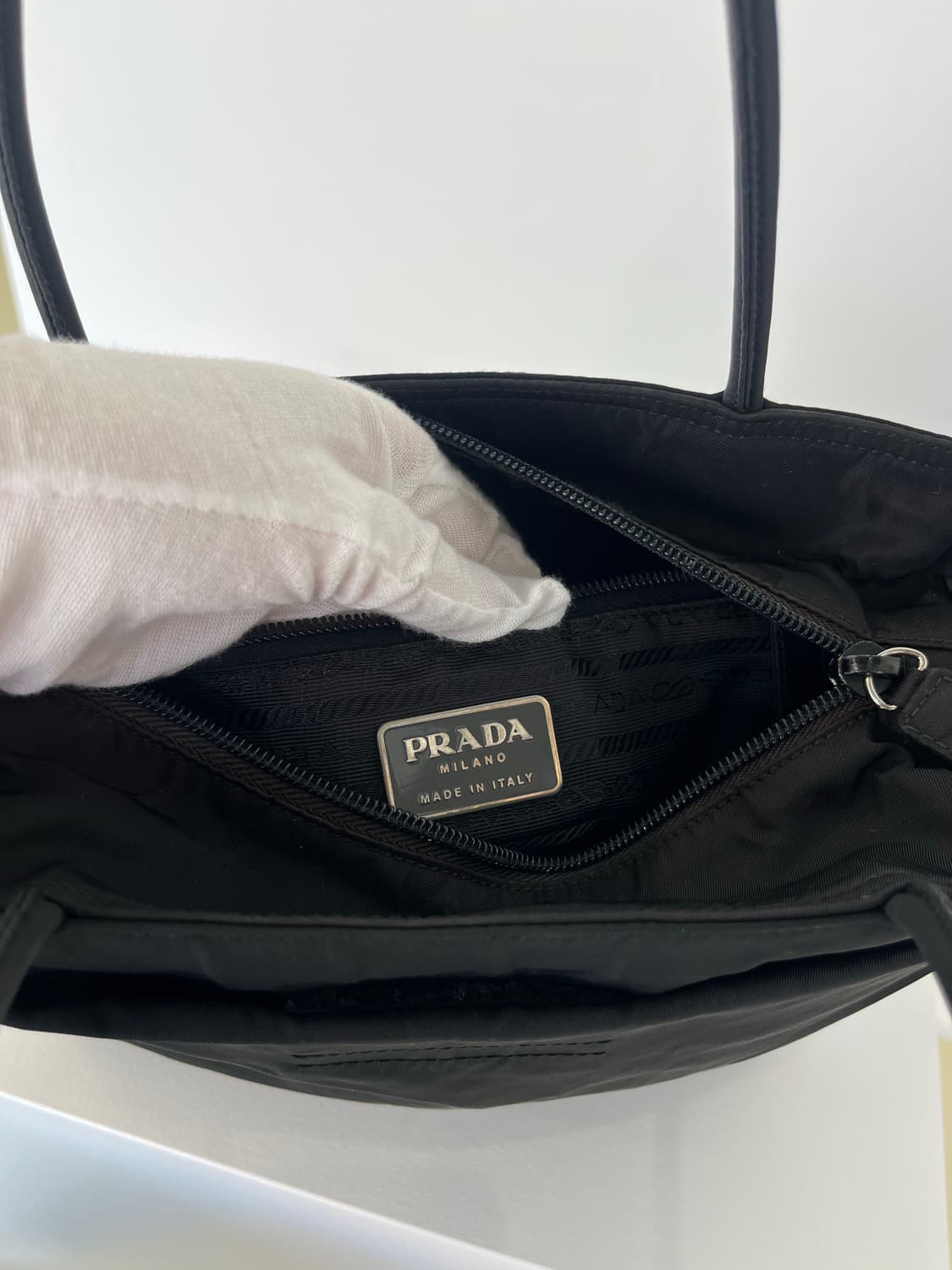 프라다 사이드로고 나일론 토트백 상품이미지7
