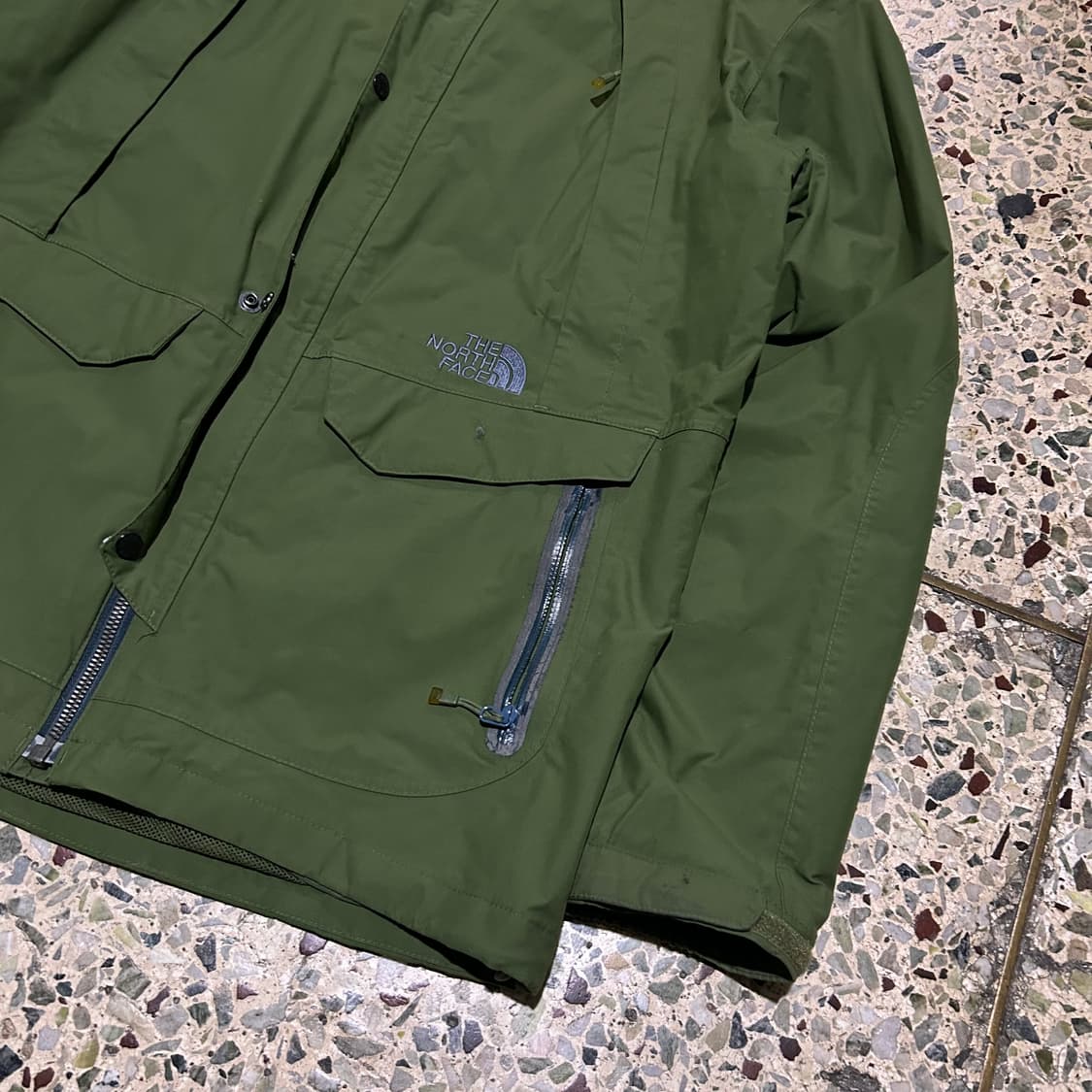 노스페이스(THE NORTH FACE) 카키 하이벤트 바람막이 자켓 상품이미지3