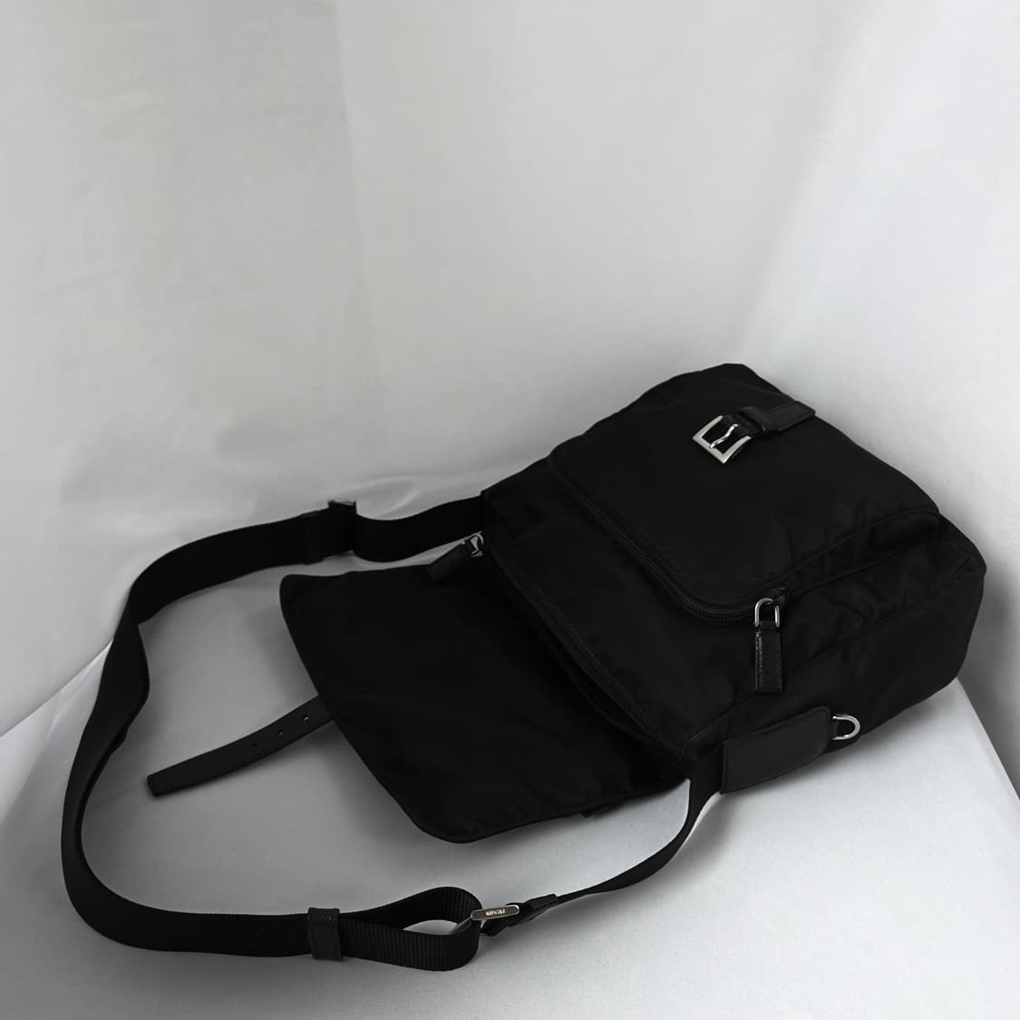 [정품  PRADA] 프라다 사피아노 나일론 크로스백 주우재백 남녀공용 상품이미지4