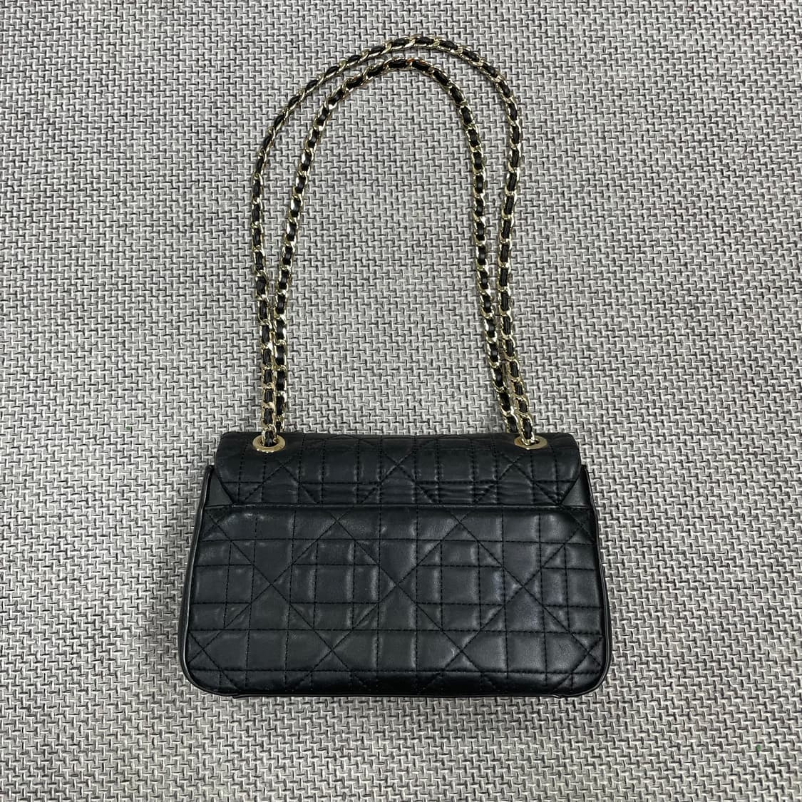 새상품/제이에스티나 퀼팅 체인백 블랙 양가죽 상품이미지2