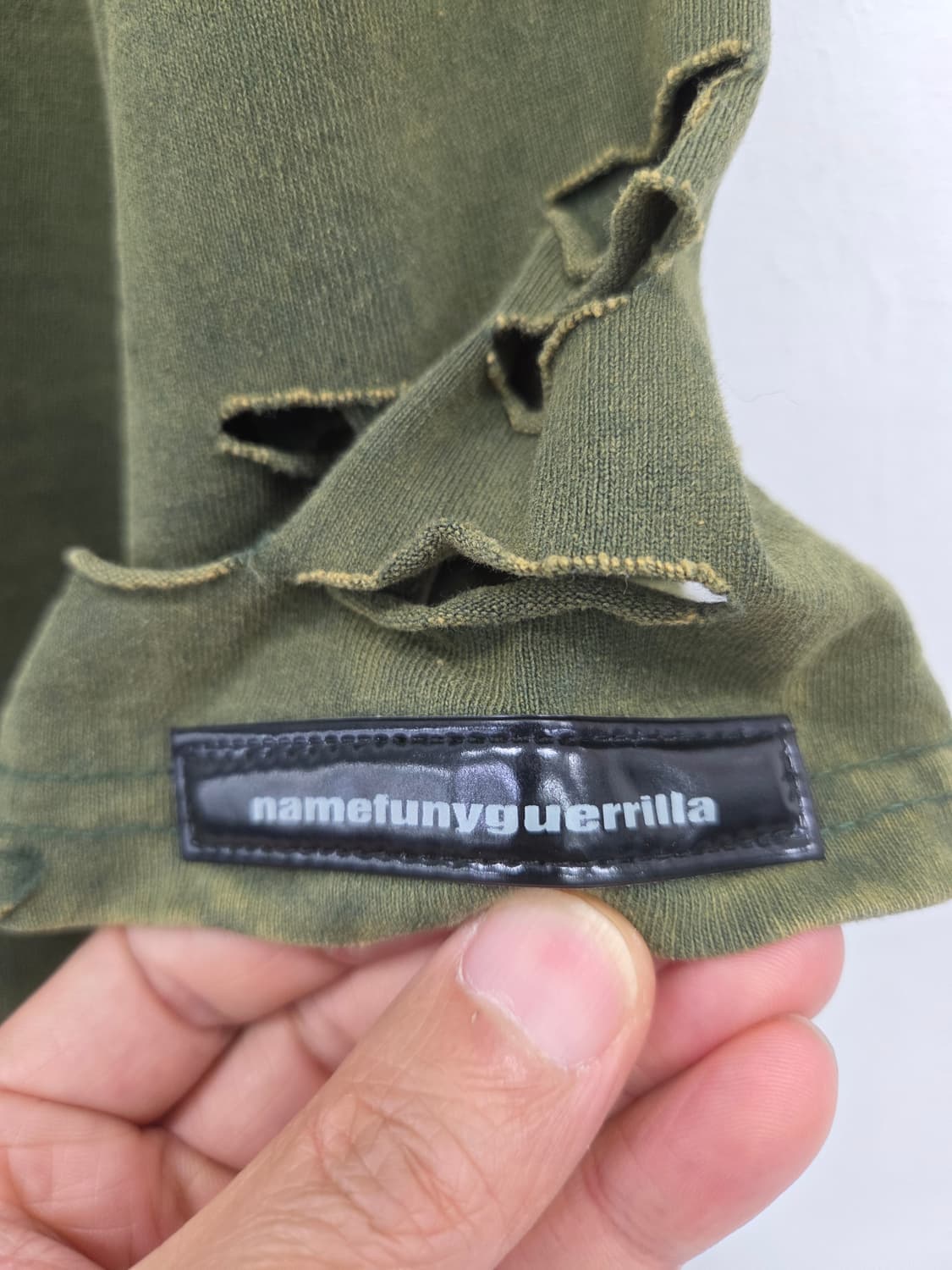 XL 네임퍼니게릴라 namefunyguerrilla 카키 데미지 티셔츠 상품이미지4