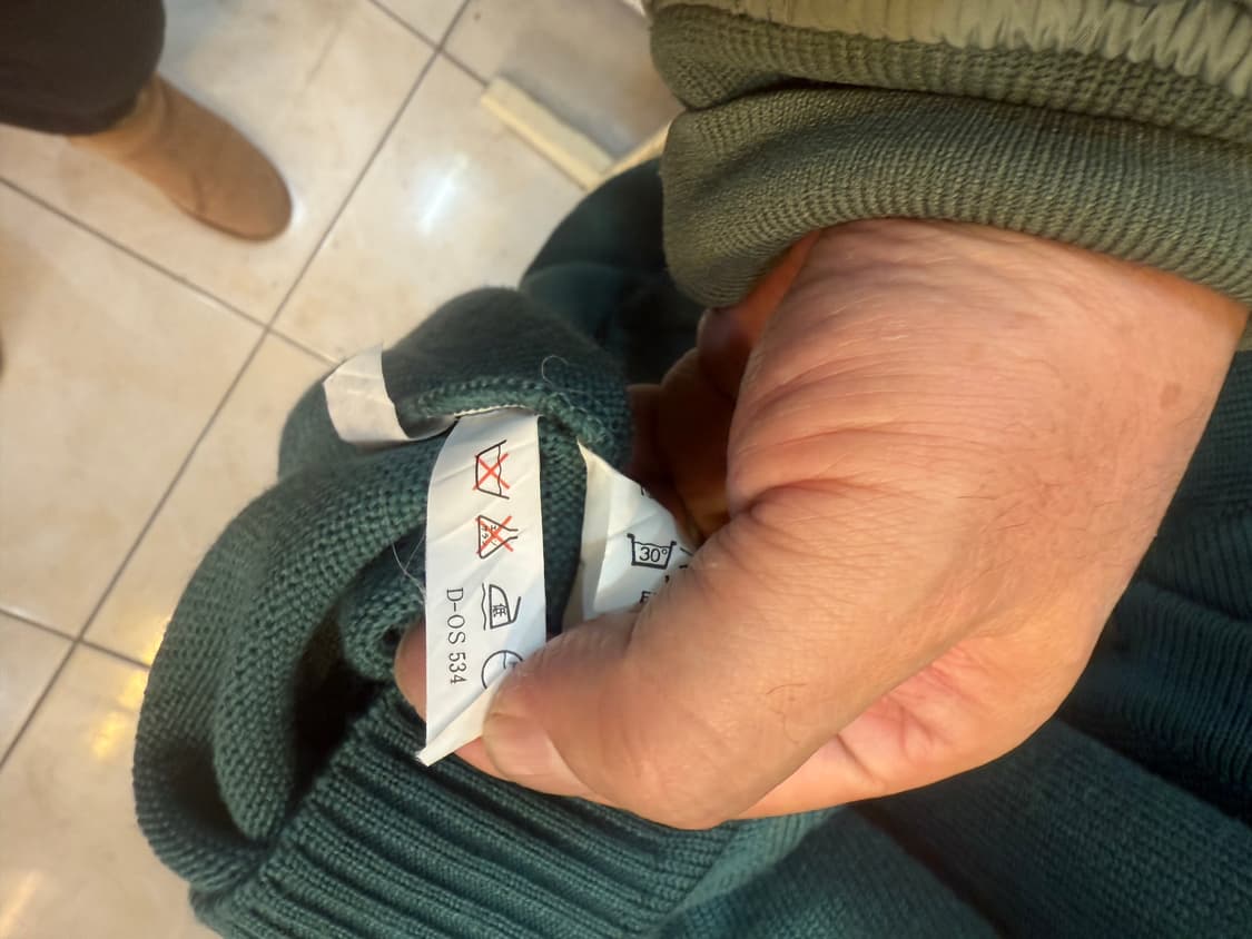 50/100 정품 펜디 가디건 팝니다 상품이미지5