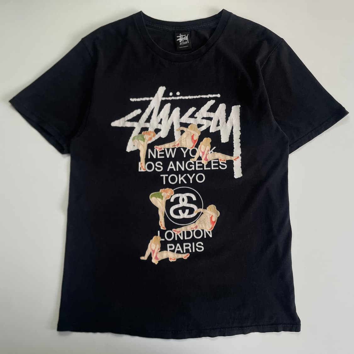 Stussy 스투시 90‘s 월드투어 핀업걸 반팔티 상품이미지1