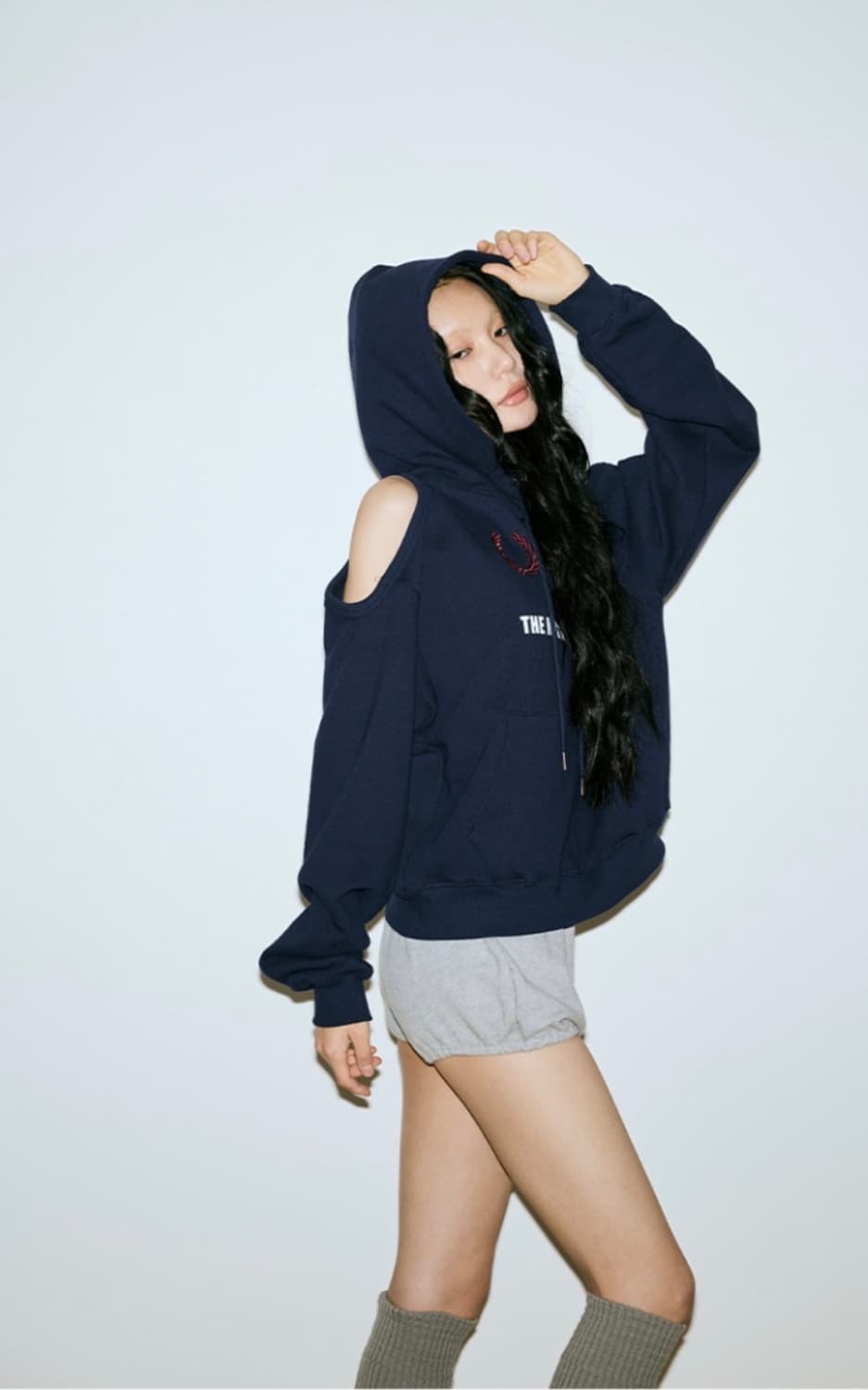 NO.8 VASITY HOLE HOODIE-Navy 상품이미지4
