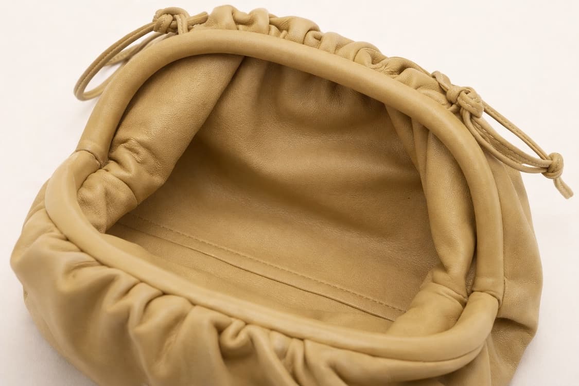 [S급] 보테가베네타 미니 파우치 판매합니다!!! 상품이미지3