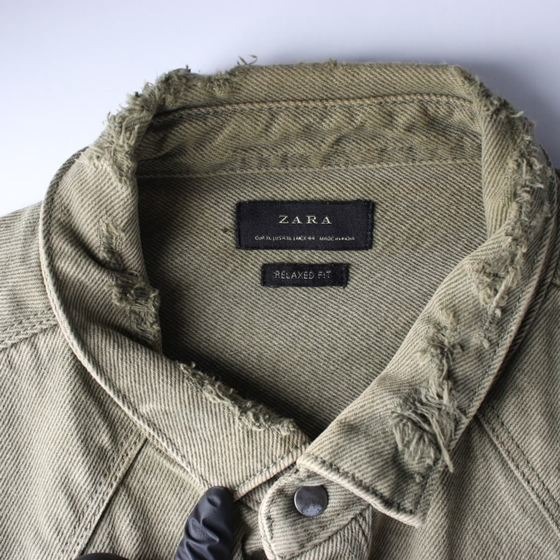ZARA 릴렉스핏 카키 디스트레스드 데님 셔츠 XL 상품이미지5